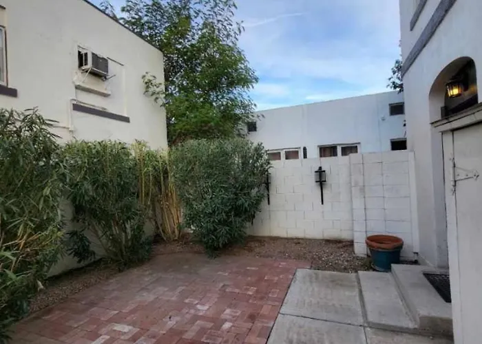 Unit 1 - 2Br Roosevelt Row, Free Parking, Private Yard Apartament *